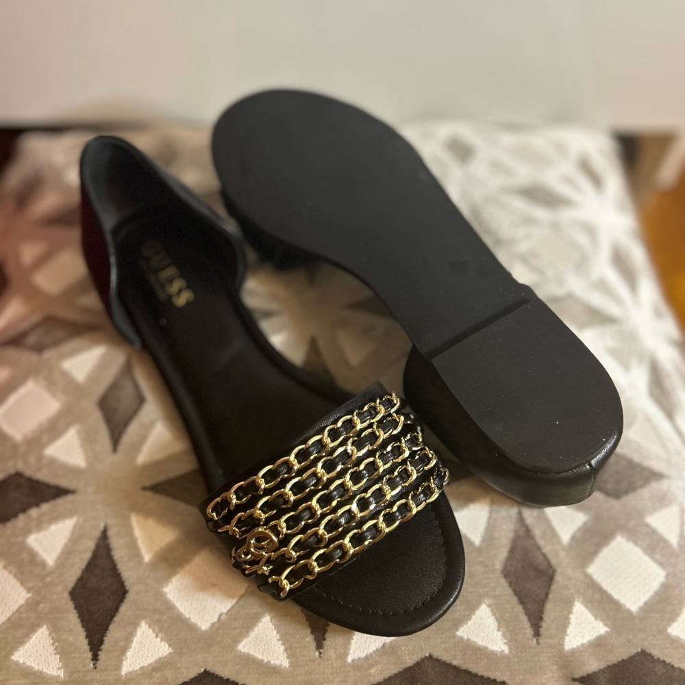 Black flat shoes by guess, defeat
